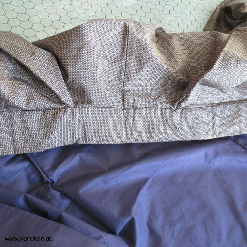 Kimono und Haori Set in dunkelbrauner Kasuri Tsumugi Seide, Shikishi