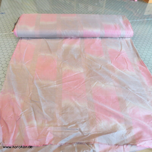 feiner weicher indischer Ikat / kasuri Seidenstoff - breit