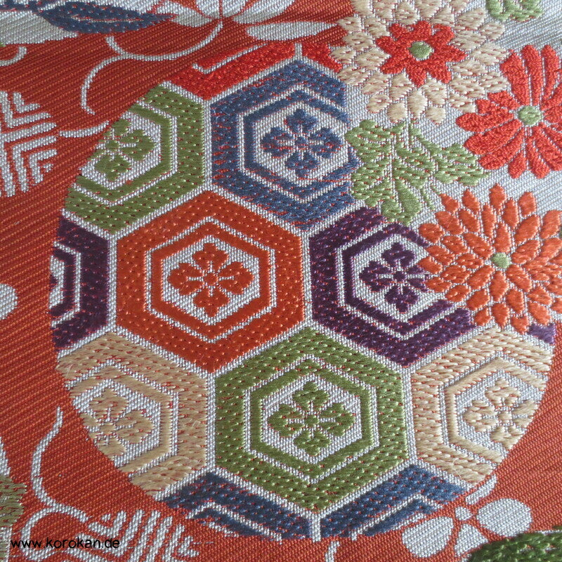 Blumenrondelle auf persimmon Fukuro Obi