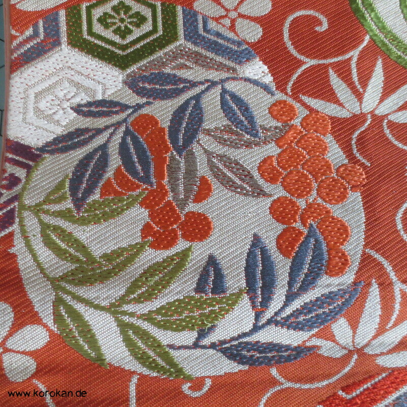Blumenrondelle auf persimmon Fukuro Obi