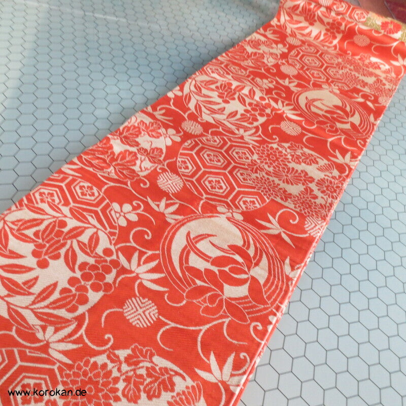 Blumenrondelle auf persimmon Fukuro Obi