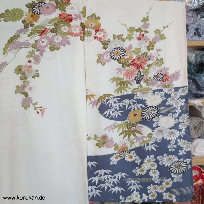 Fluss mit Blüten Homongi / Chu Furisode