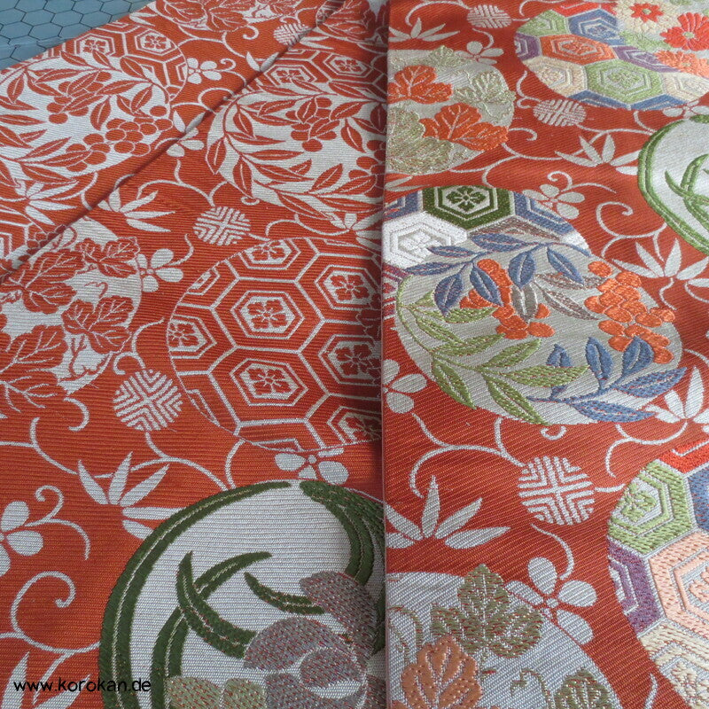 Blumenrondelle auf persimmon Fukuro Obi