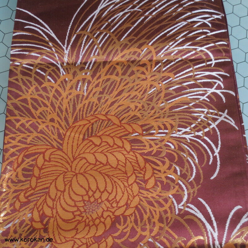 goldene Chrysantheme auf dunkelrot leichter Fukuro Obi