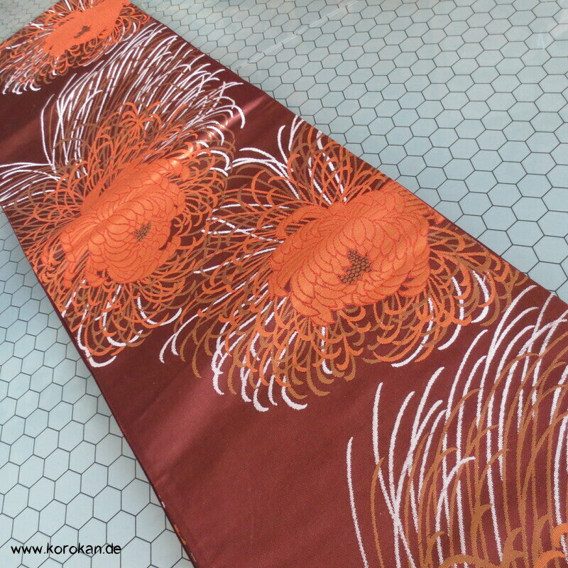 goldene Chrysantheme auf dunkelrot leichter Fukuro Obi