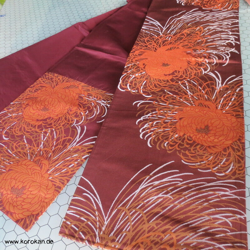 goldene Chrysantheme auf dunkelrot leichter Fukuro Obi