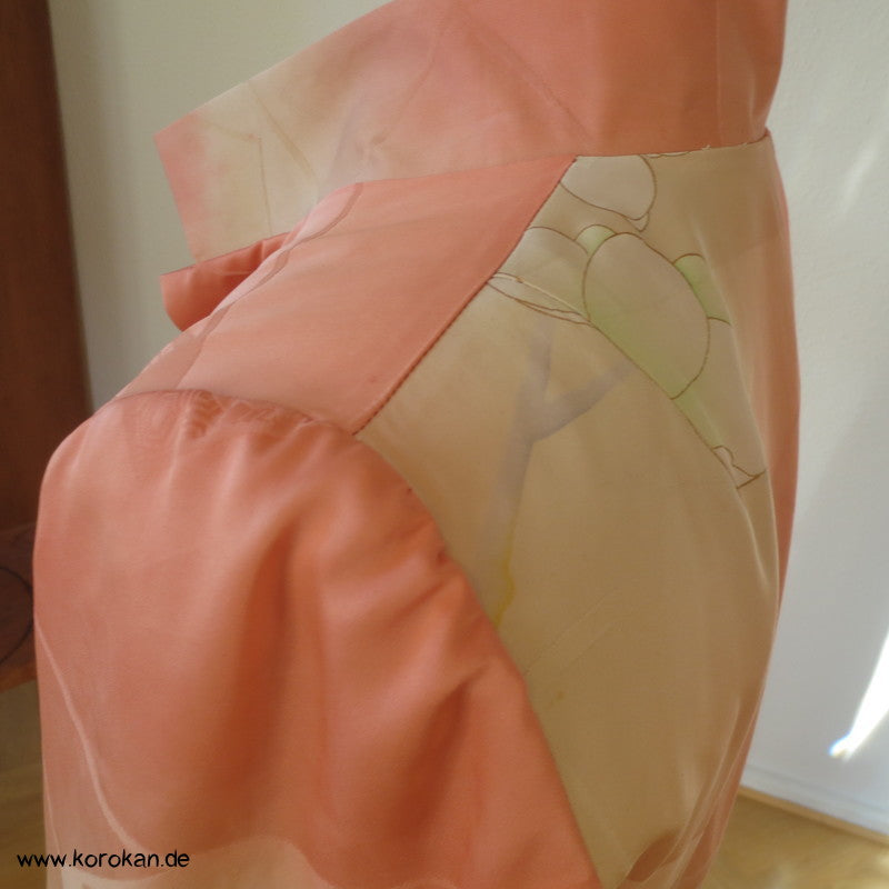 Abendmantel aus Furisode Kimono Seide mit Blüten und Goldstickerei, Gr. L