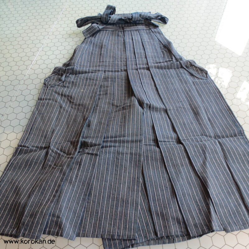 blau gestreifte Hakama - Umanori Hosen - Typ für Jungen