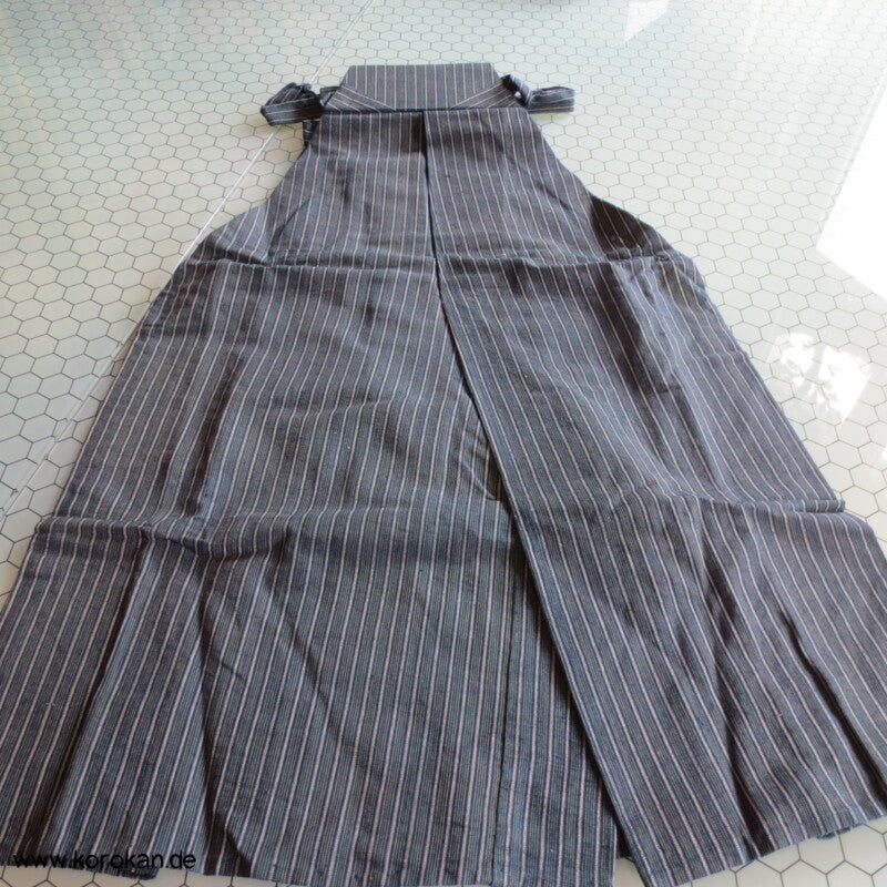 blau gestreifte Hakama - Umanori Hosen - Typ für Jungen