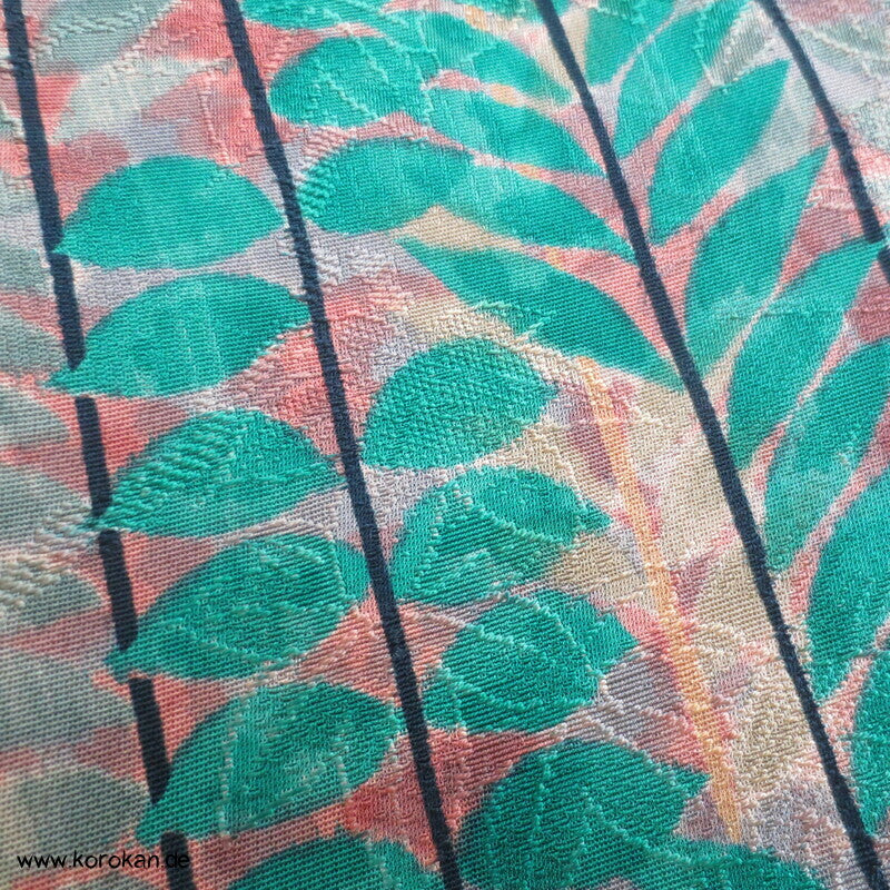 Blätterstreifen auf Rinzu Seiden Damast Komon Kimono