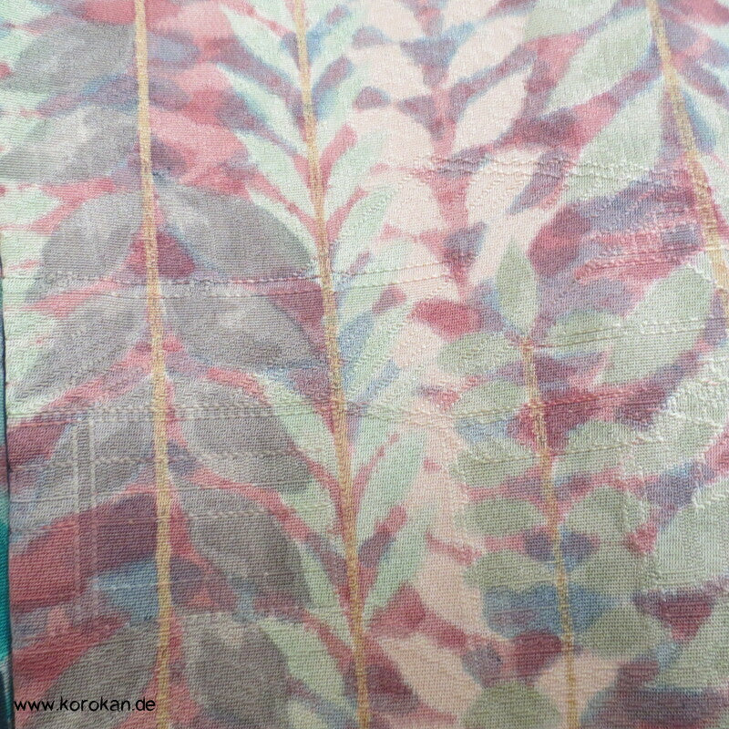 Blätterstreifen auf Rinzu Seiden Damast Komon Kimono