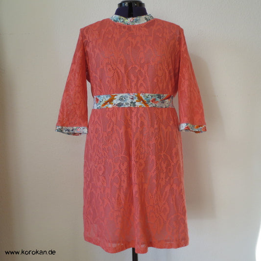 Baumwollspitzenjersey, farblich abgesetzte Koi-Blenden Kleid
