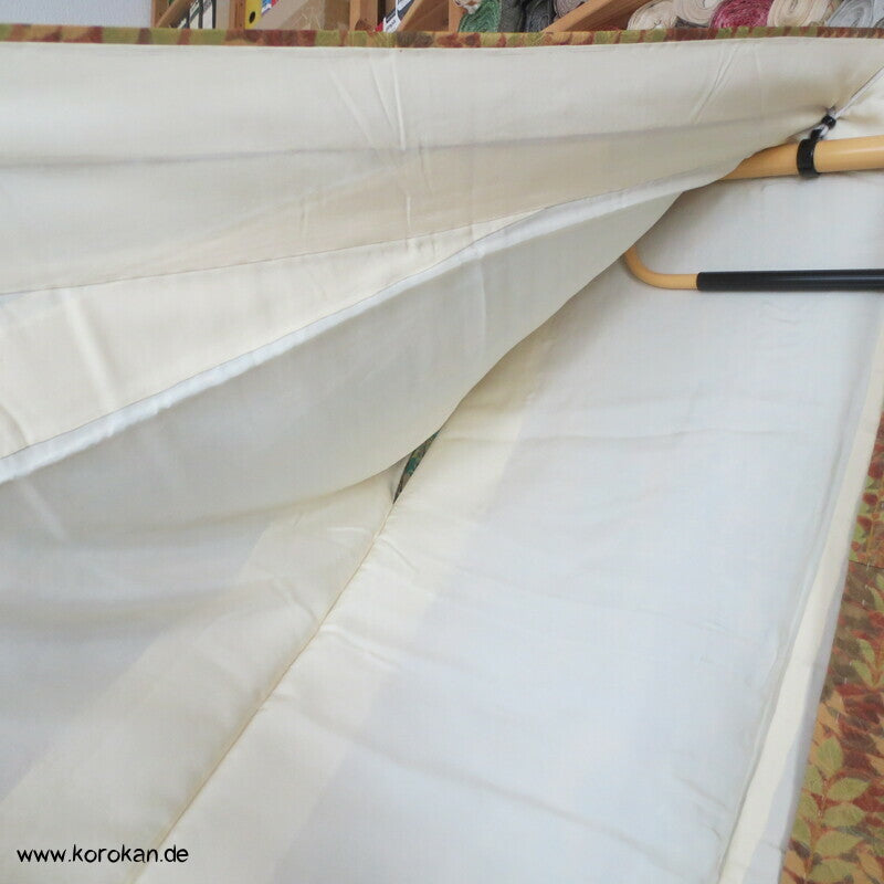 Blätterstreifen auf Rinzu Seiden Damast Komon Kimono