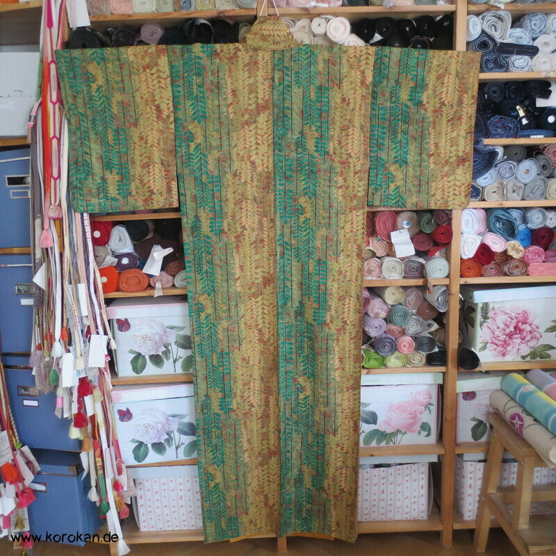Blätterstreifen auf Rinzu Seiden Damast Komon Kimono