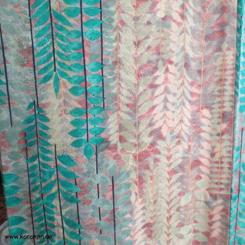 Blätterstreifen auf Rinzu Seiden Damast Komon Kimono