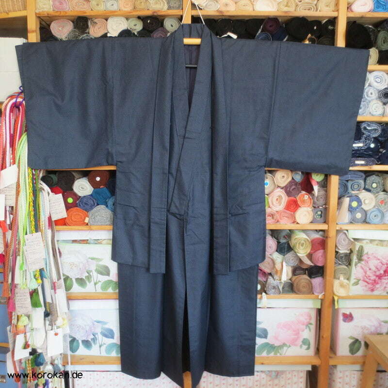 blaues Seiden Tsumugi Ensemble, Kimono + Haori, knorrige Kiefer