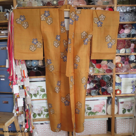 Sakurablüten auf goldgelb Hitoe Meisen Seiden Komon Kimono