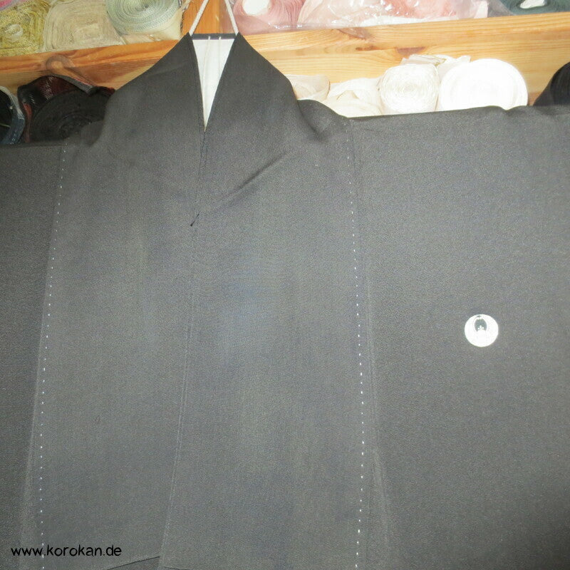 japanische Tomesode Seidencrepe Kimono mit Tsunami Wellen Muster