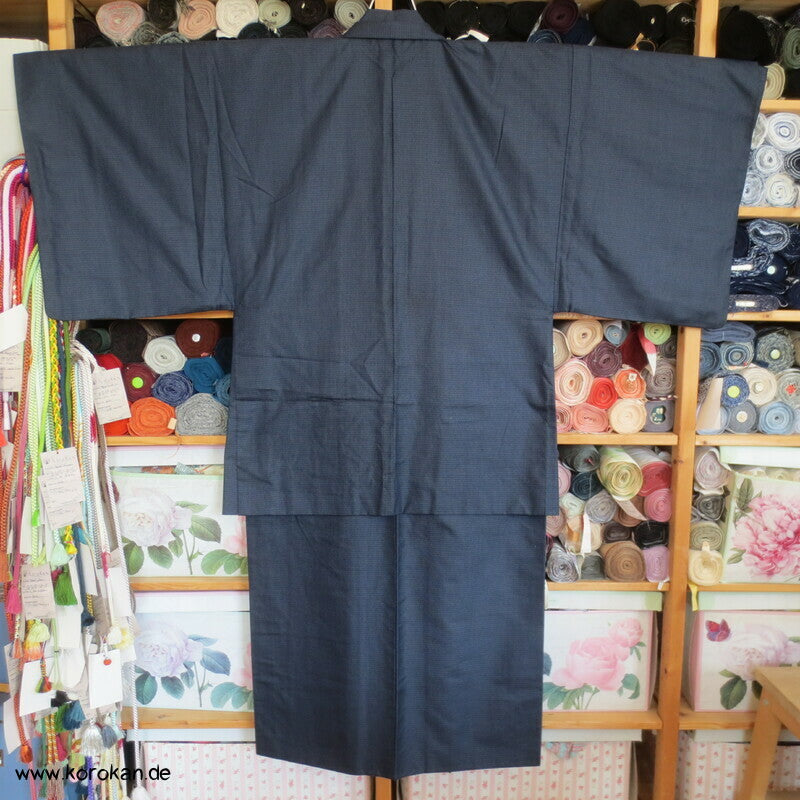 blaues Seiden Tsumugi Ensemble, Kimono + Haori, knorrige Kiefer