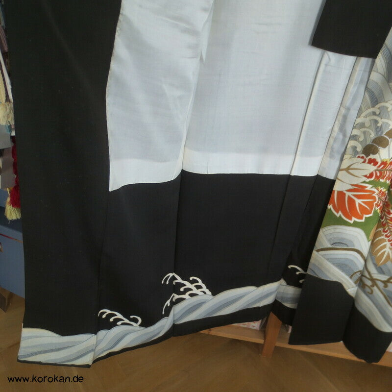 japanische Tomesode Seidencrepe Kimono mit Tsunami Wellen Muster