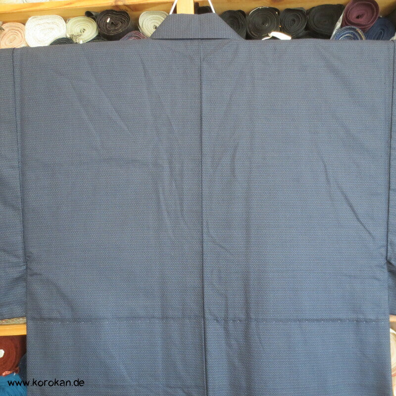 blaues Seiden Tsumugi Ensemble, Kimono + Haori, knorrige Kiefer
