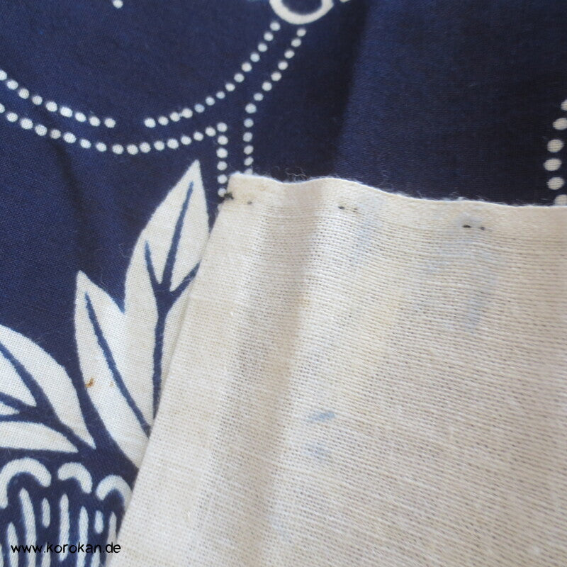 japanischer homemade Yukata Kimono, weiße Kiku auf blau