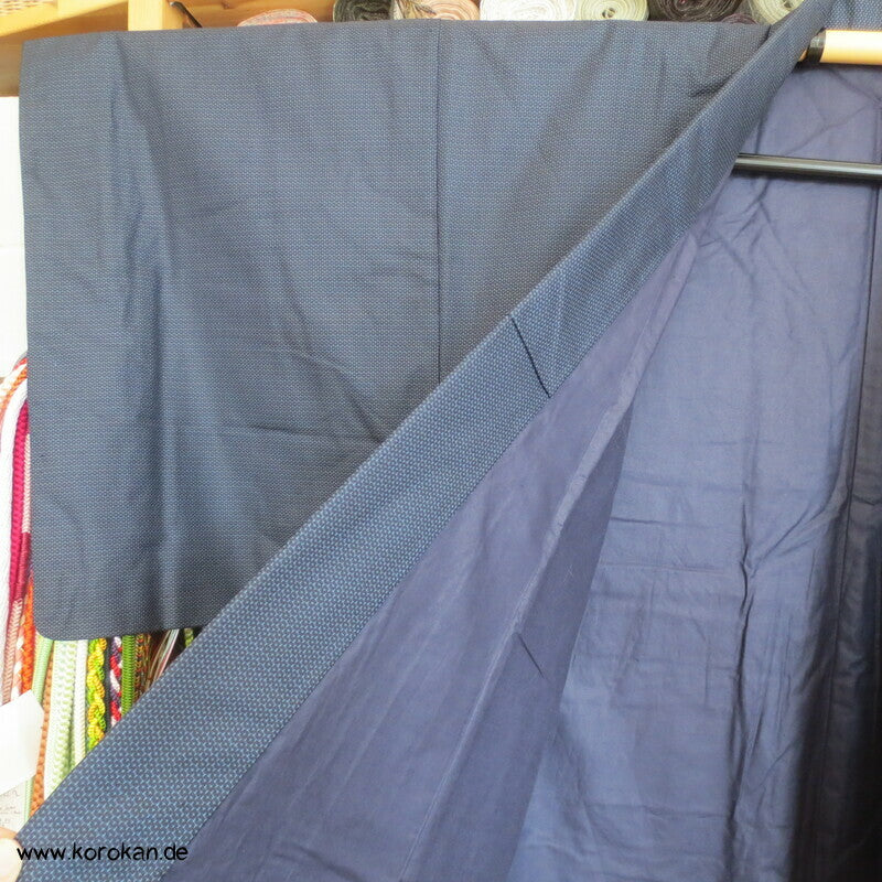 blaues Seiden Tsumugi Ensemble, Kimono + Haori, knorrige Kiefer