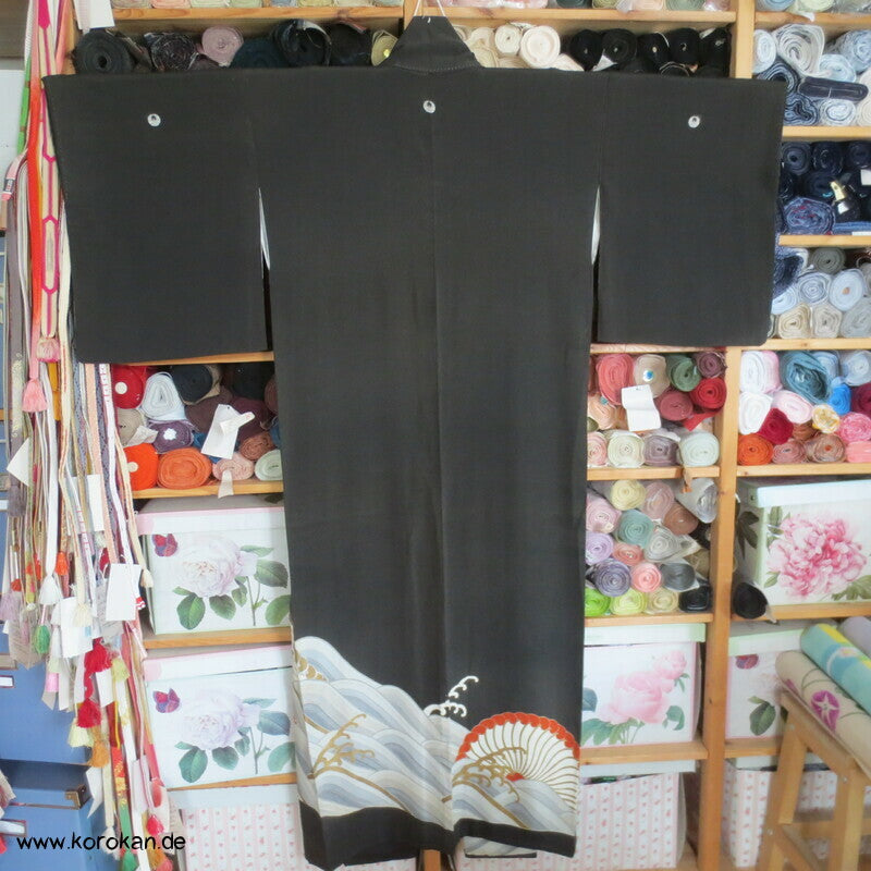 japanische Tomesode Seidencrepe Kimono mit Tsunami Wellen Muster