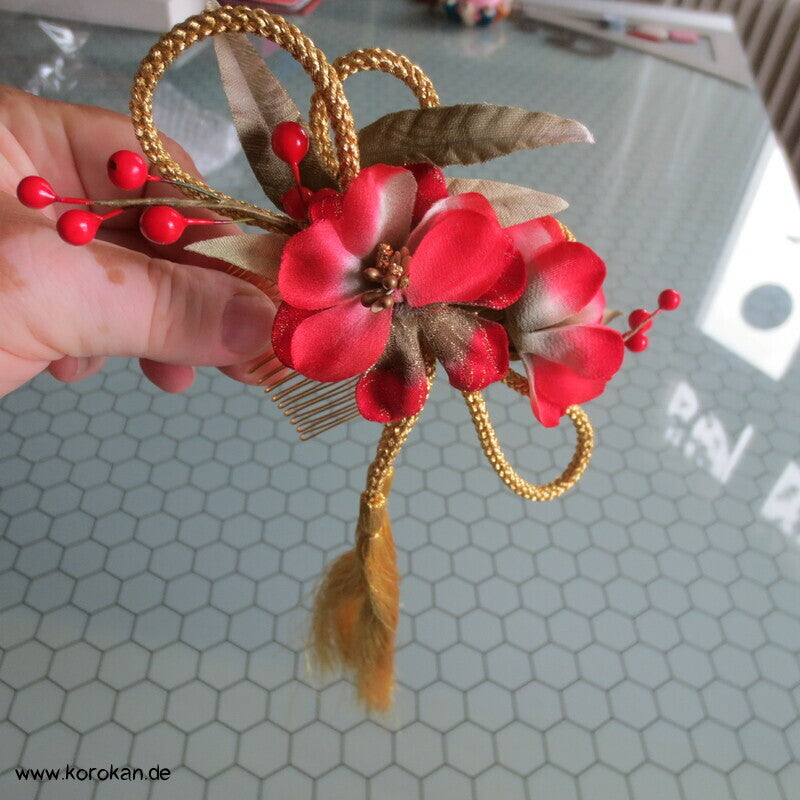 Kanzashi Haarkamm - Fascinator,  Blüten Kordel