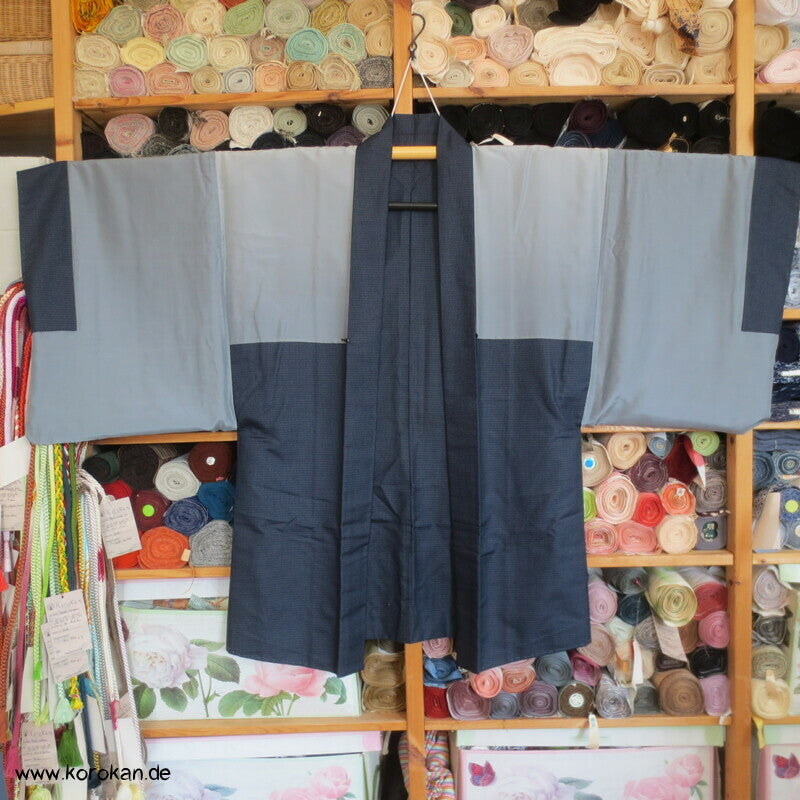 blaues Seiden Tsumugi Ensemble, Kimono + Haori, knorrige Kiefer