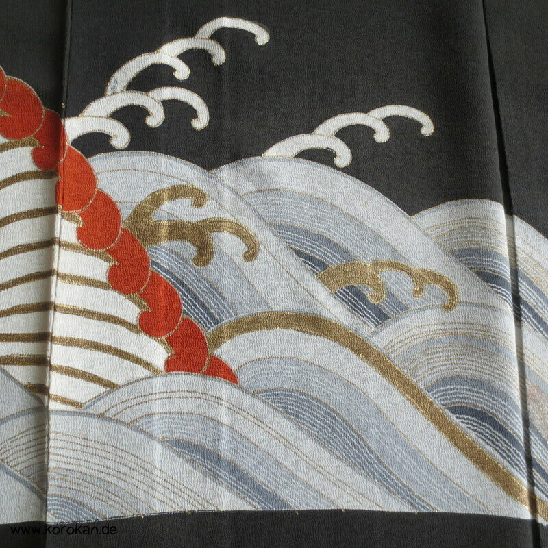 japanische Tomesode Seidencrepe Kimono mit Tsunami Wellen Muster