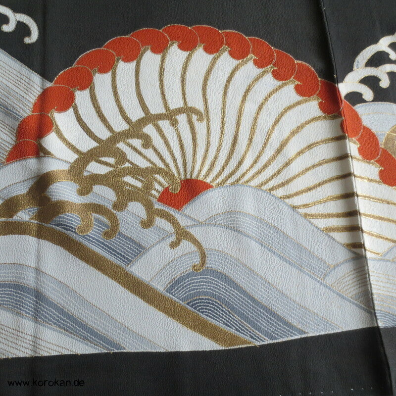 japanische Tomesode Seidencrepe Kimono mit Tsunami Wellen Muster