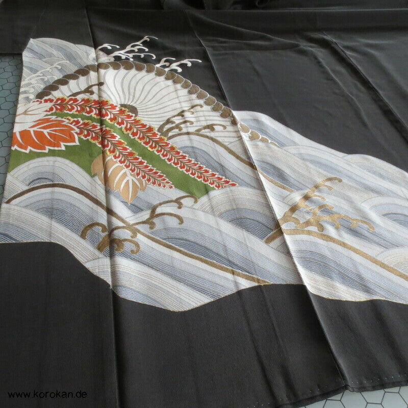 japanische Tomesode Seidencrepe Kimono mit Tsunami Wellen Muster
