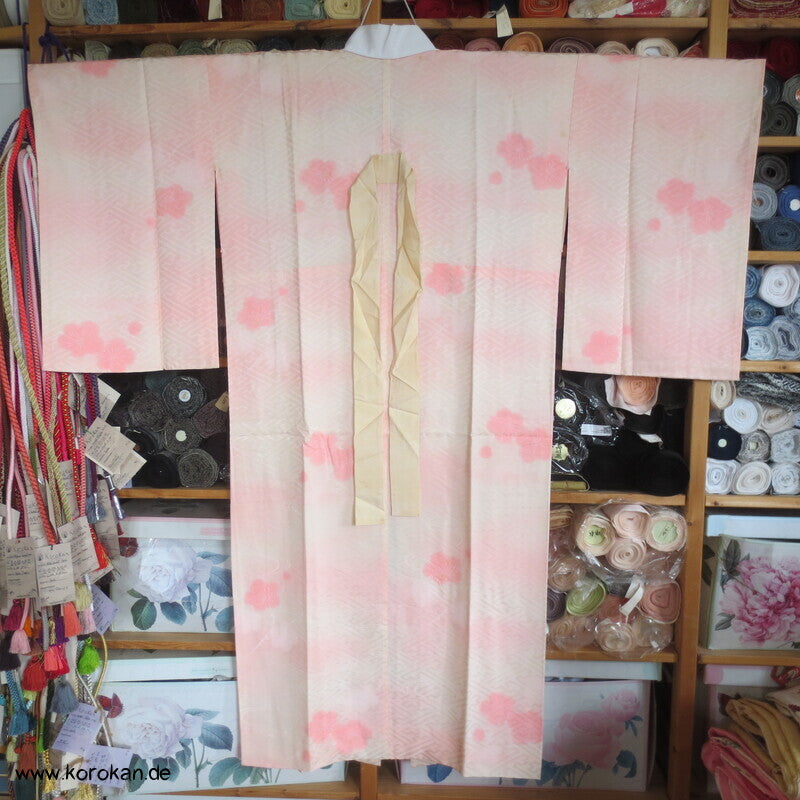 Seidendamast Juban Unterkimono, Sayagata, Blüten