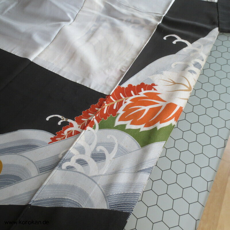 japanische Tomesode Seidencrepe Kimono mit Tsunami Wellen Muster