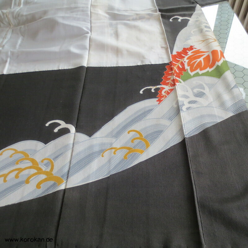japanische Tomesode Seidencrepe Kimono mit Tsunami Wellen Muster