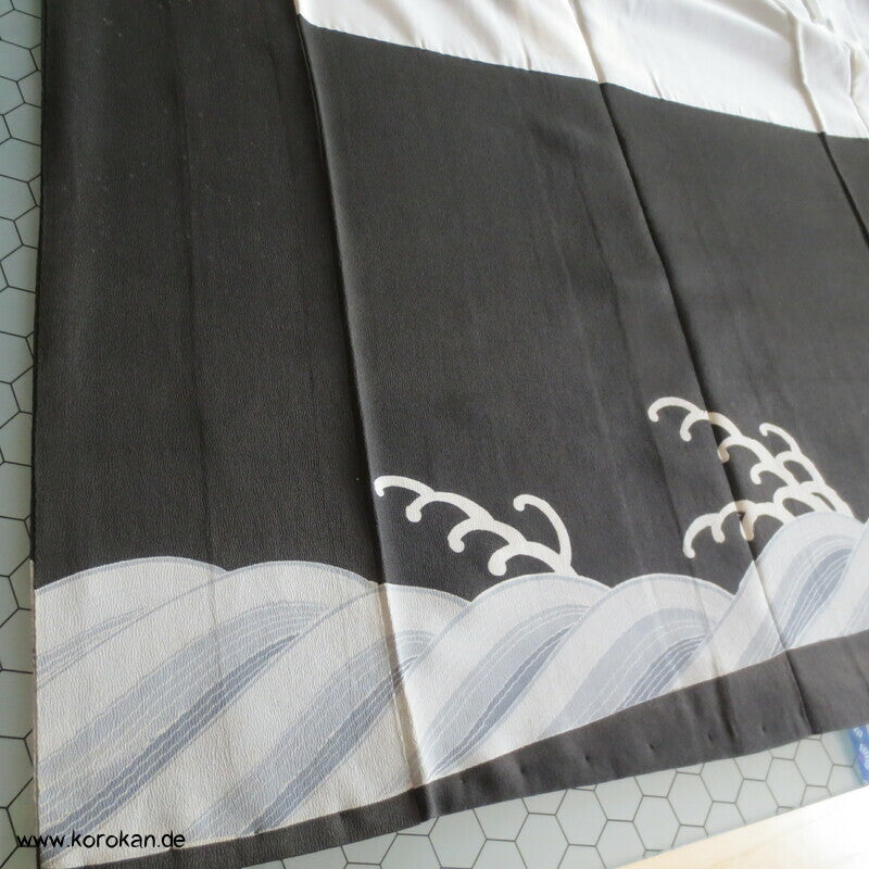 japanische Tomesode Seidencrepe Kimono mit Tsunami Wellen Muster