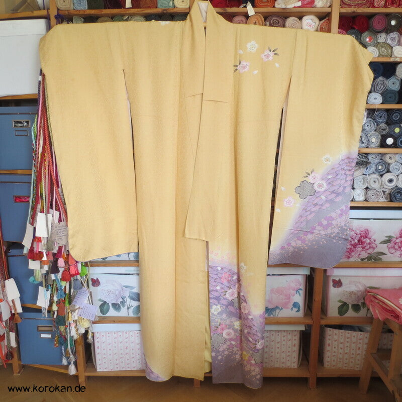 gelb glitzernder Seidendamast Furisode Kimono , Sakura