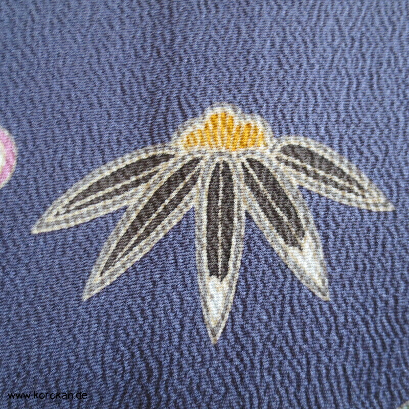 Shochikubai blauvioletter Musterrand Irotomesode, grauer Seiden Kimono