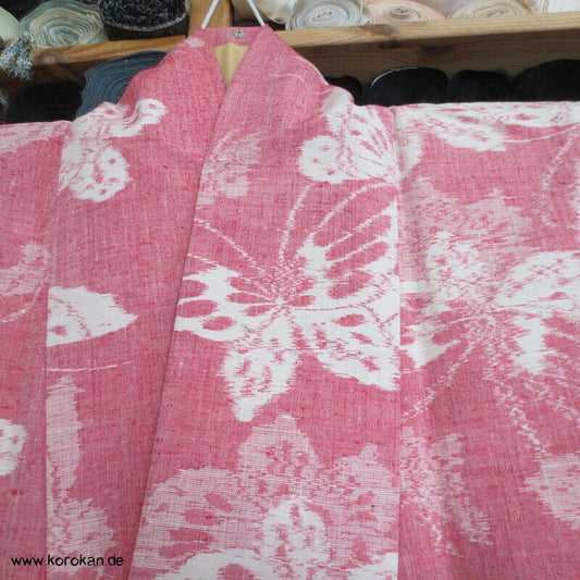 Japan Schmetterlinge auf altrosa Kasuri Tsumugi Seiden Kimono