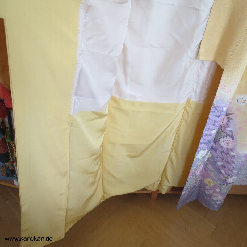 gelb glitzernder Seidendamast Furisode Kimono , Sakura