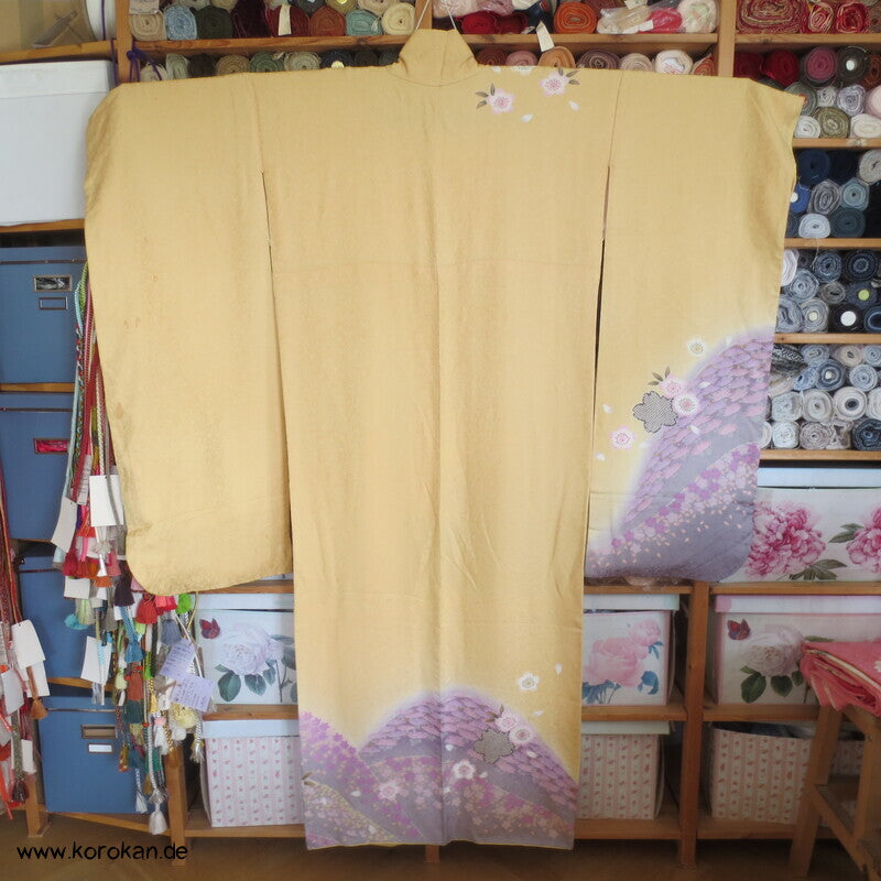 gelb glitzernder Seidendamast Furisode Kimono , Sakura