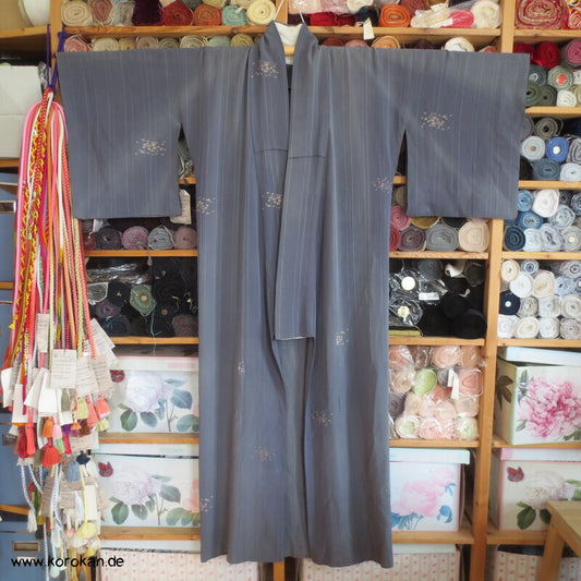 zarteste Gold und Silber Kugeln auf grau Sha Seiden Hitoe Kimono