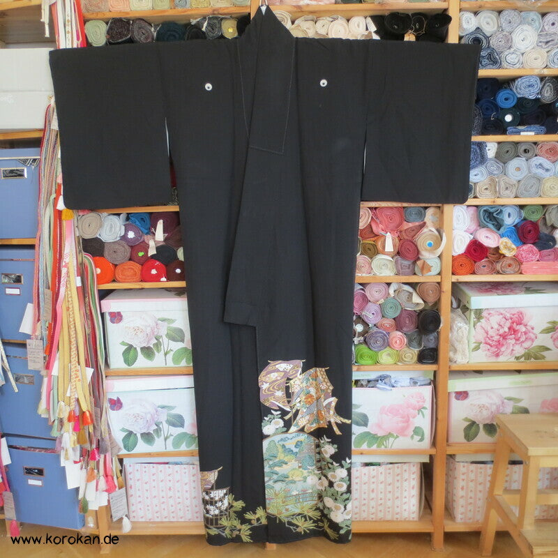 Im Wind hängender Kimono Tomesode