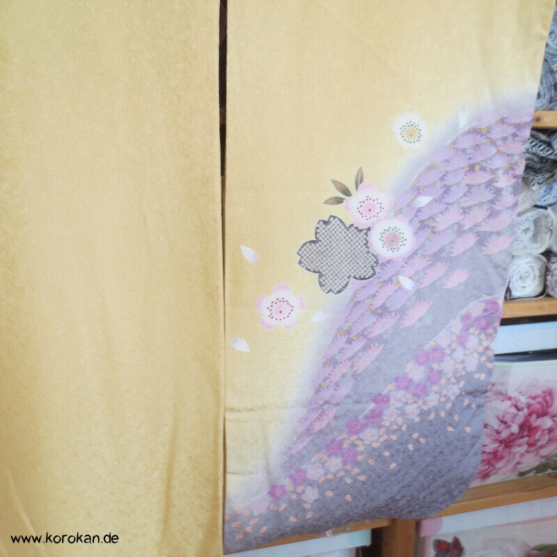 gelb glitzernder Seidendamast Furisode Kimono , Sakura