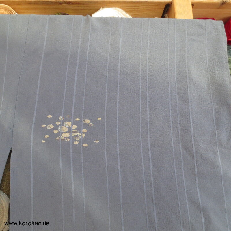 zarteste Gold und Silber Kugeln auf grau Sha Seiden Hitoe Kimono