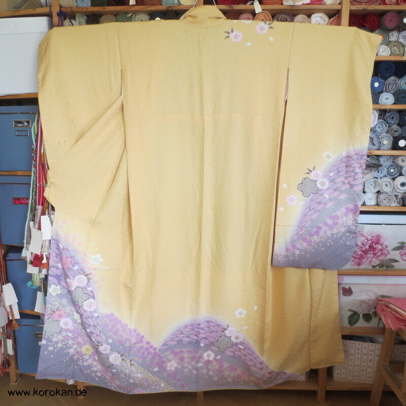 gelb glitzernder Seidendamast Furisode Kimono , Sakura