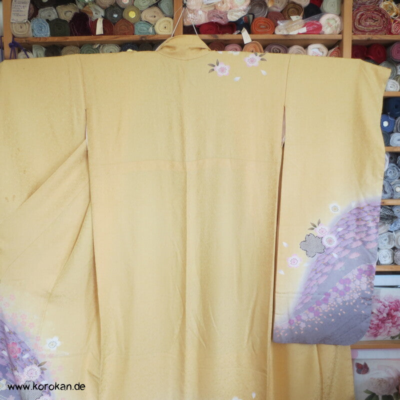 gelb glitzernder Seidendamast Furisode Kimono , Sakura