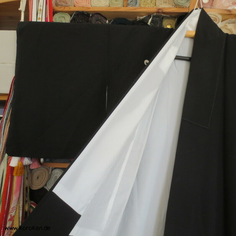 Im Wind hängender Kimono Tomesode