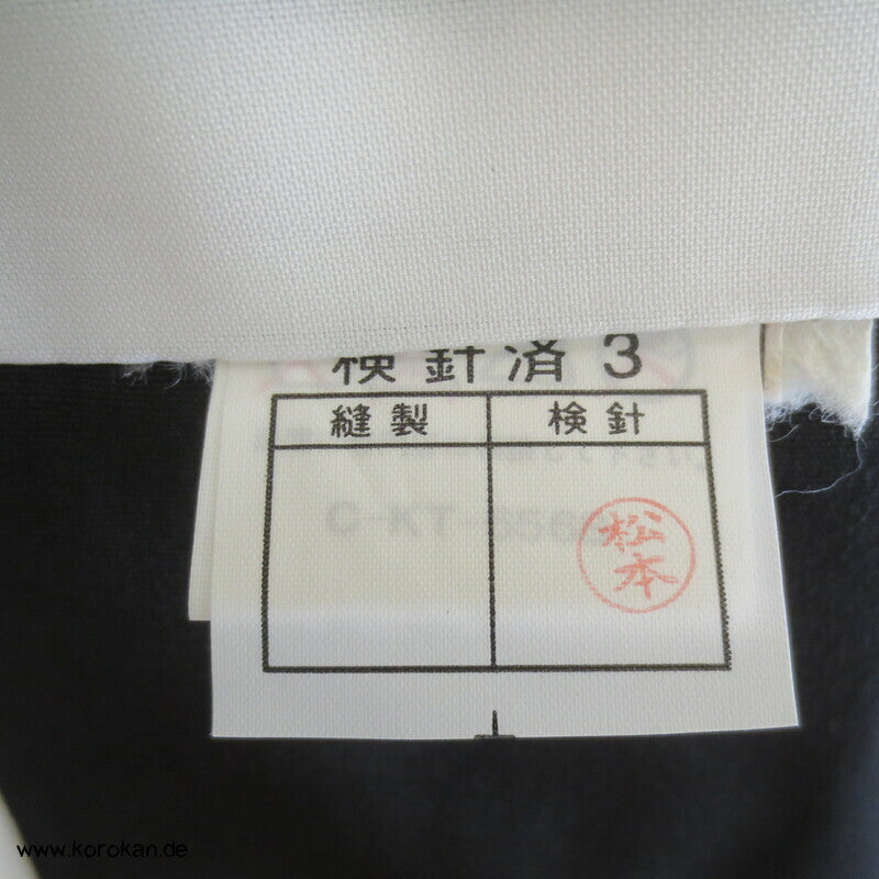 Im Wind hängender Kimono Tomesode